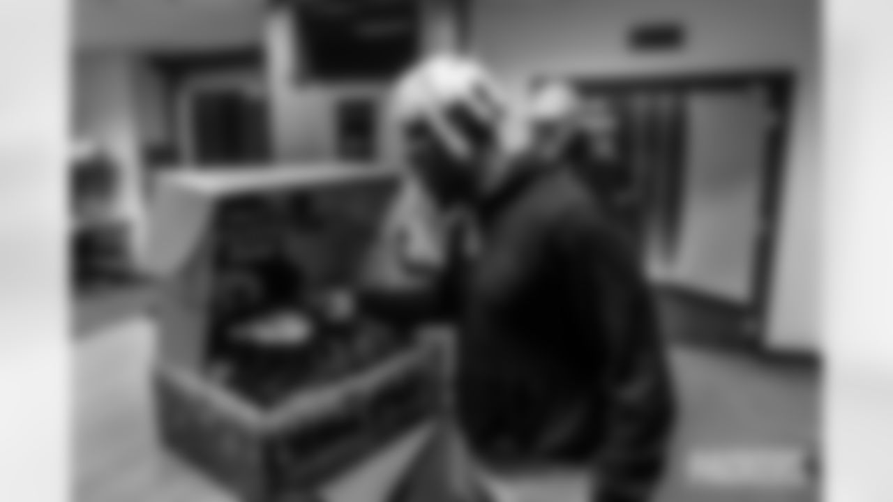 251203_Wicks_Nickelodean_Award-10