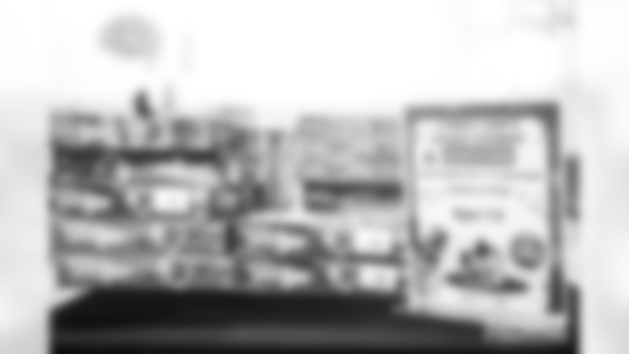 251222_Edgerrin Cooper Toy Drive_MM_0152