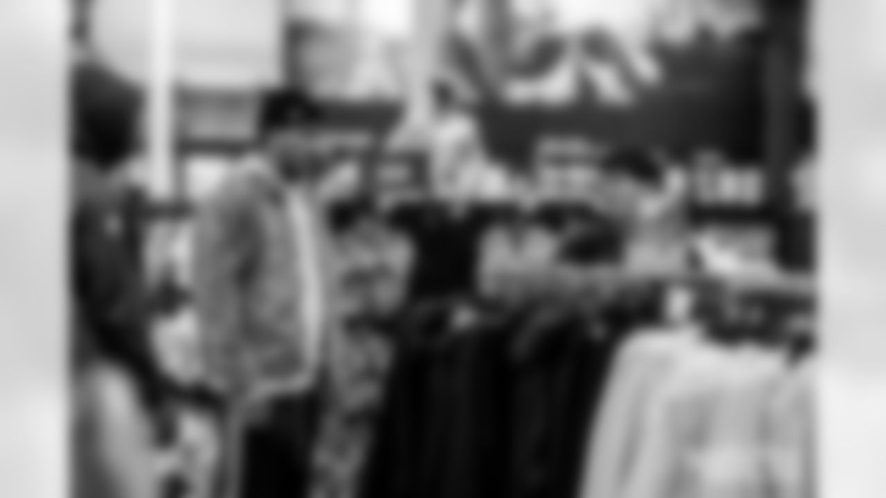 251202_Shop with a Pro_ES_00649