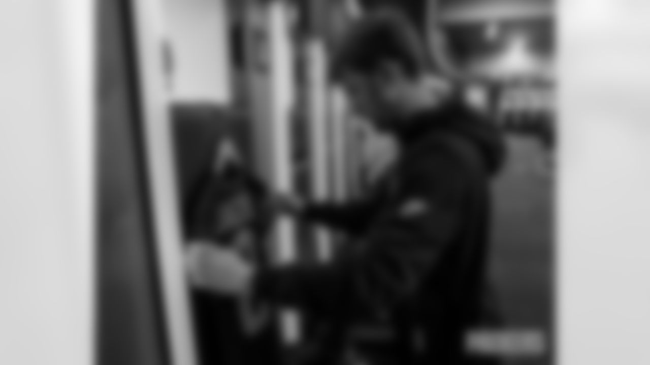 251102-packers-panthers-locker-bobber-018