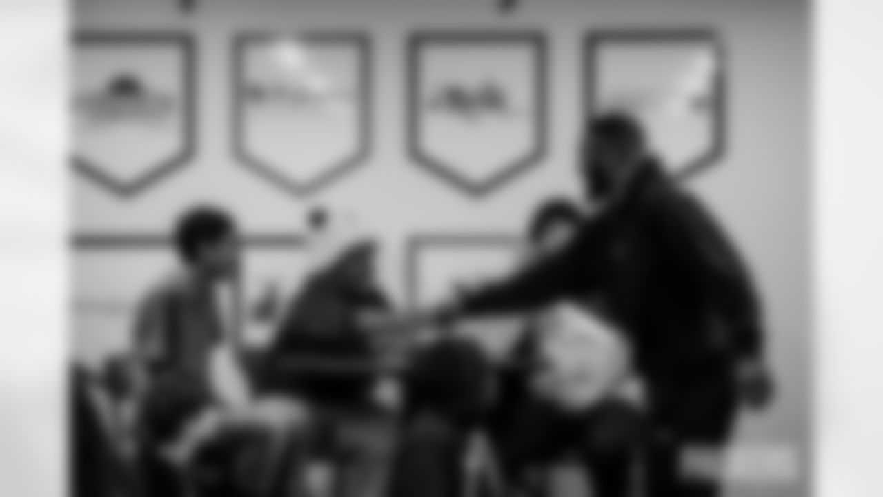 251118_Micah Parsons Boys and Girls Club Visit_MM_0072