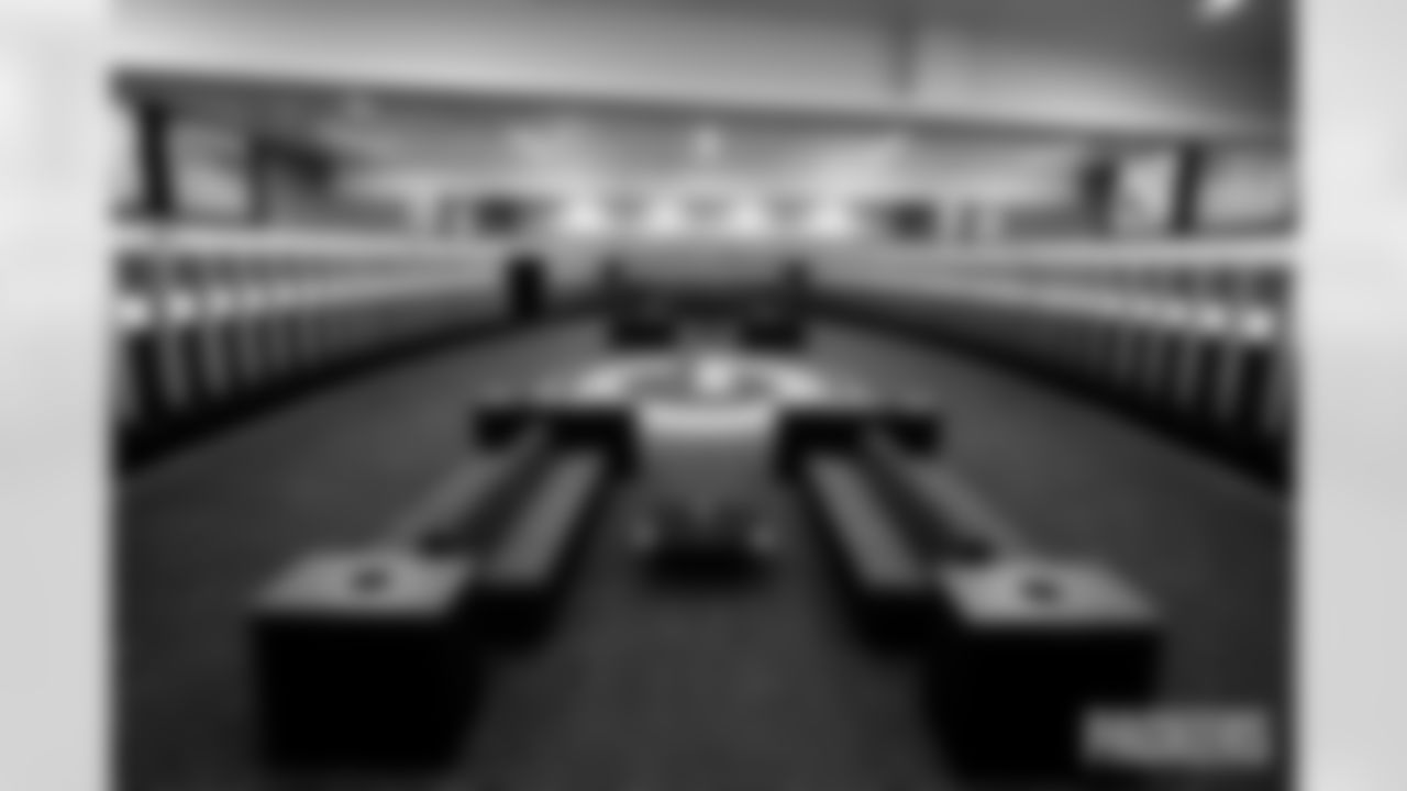 250722-LockerRoom-ES-004