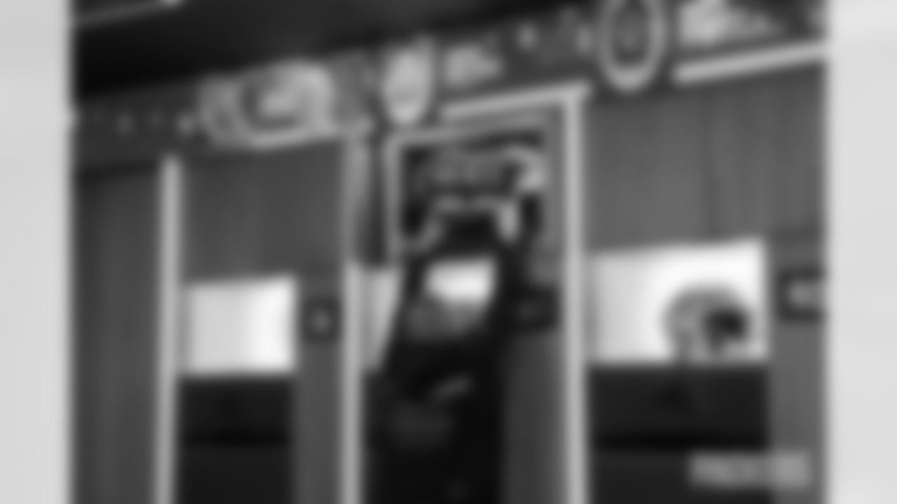 251227_Locker_Room_Equipment-14