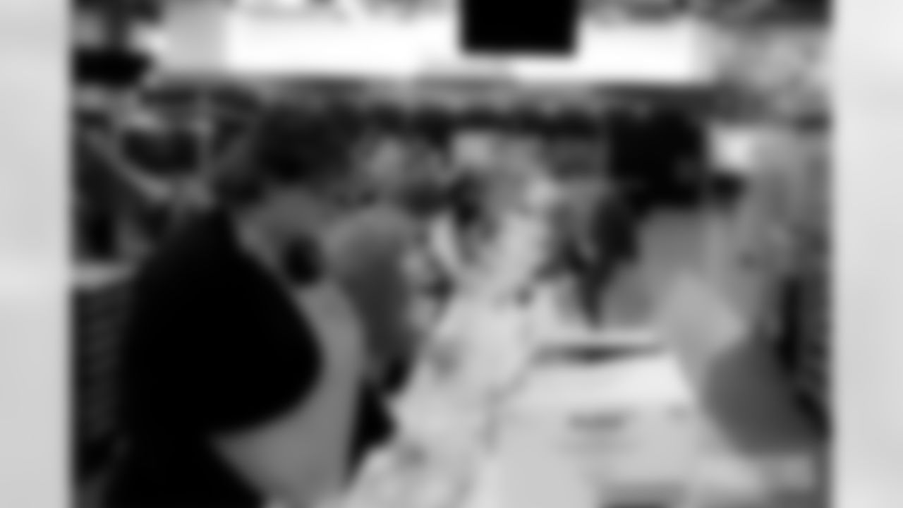 231122-thanksgiving-edits-martens05