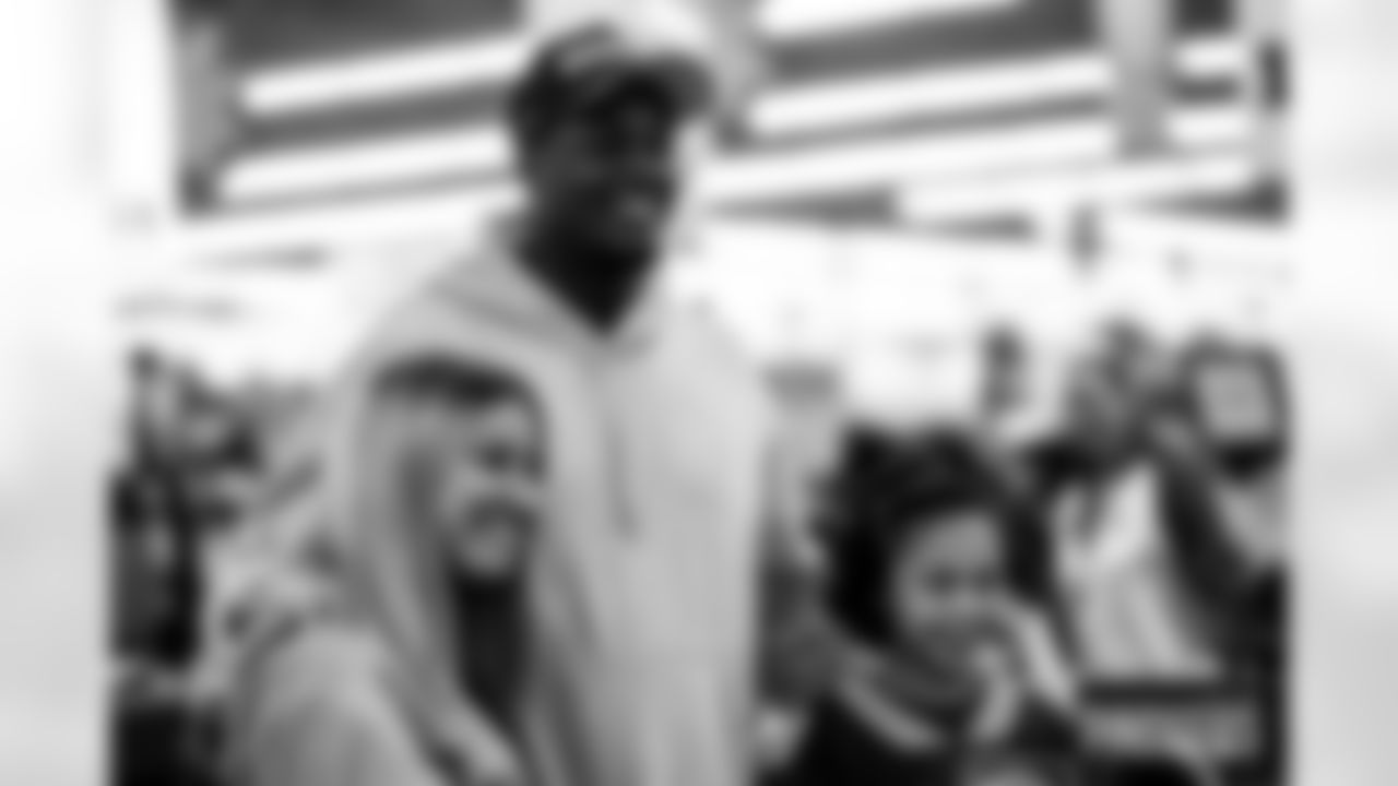 241210-Meijer-Shopping-A-EP-028