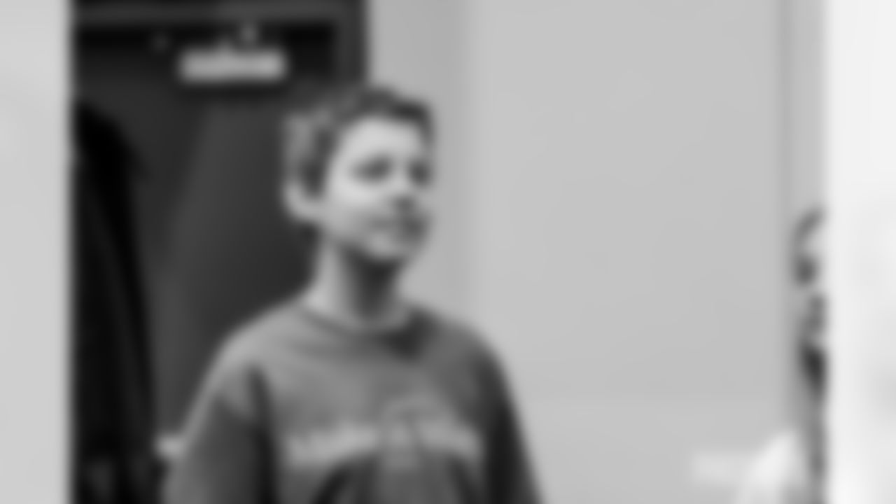 251101_Make a Wish at Practice_ES_02141