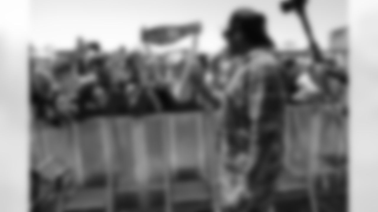 Perry Knotts_NFL-crowd4