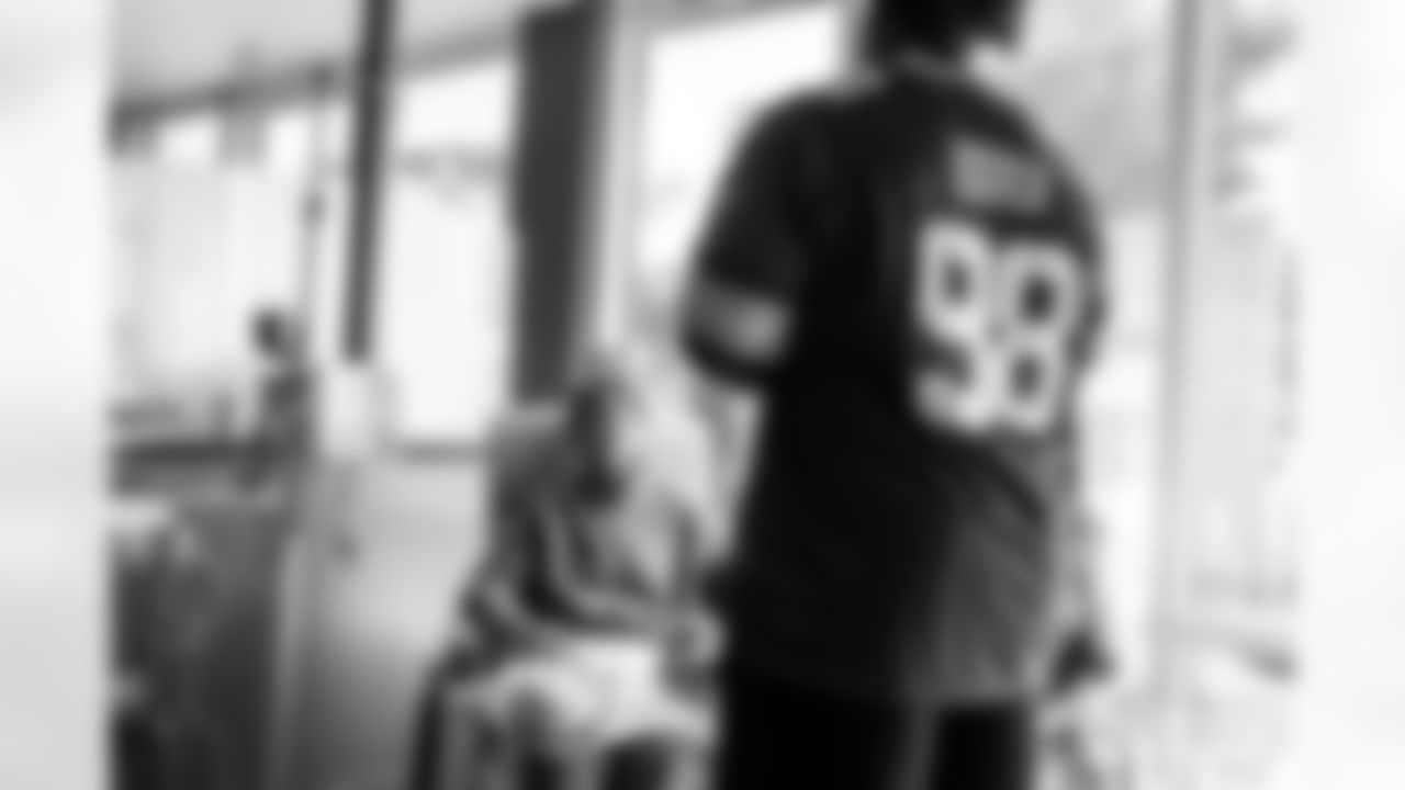 250916_Packers vs Cancer Bellin Clinic Visit_MM_1290