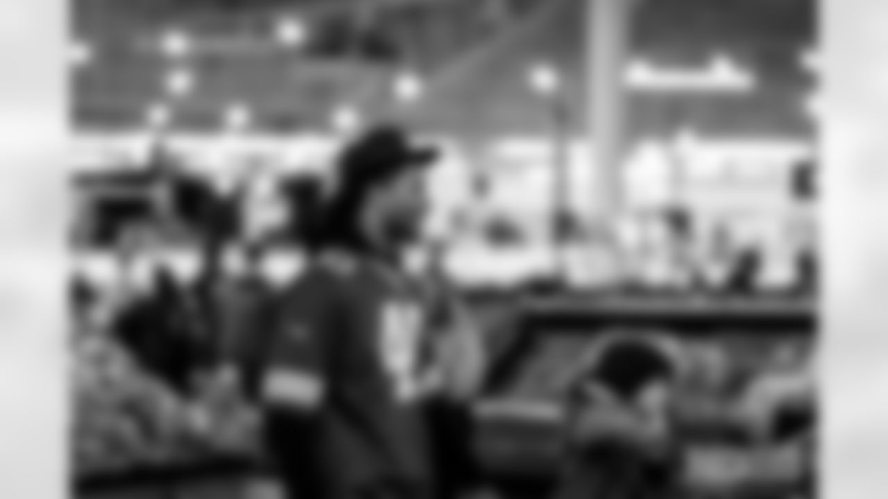 241210-Meijer-Shopping-A-EP-002