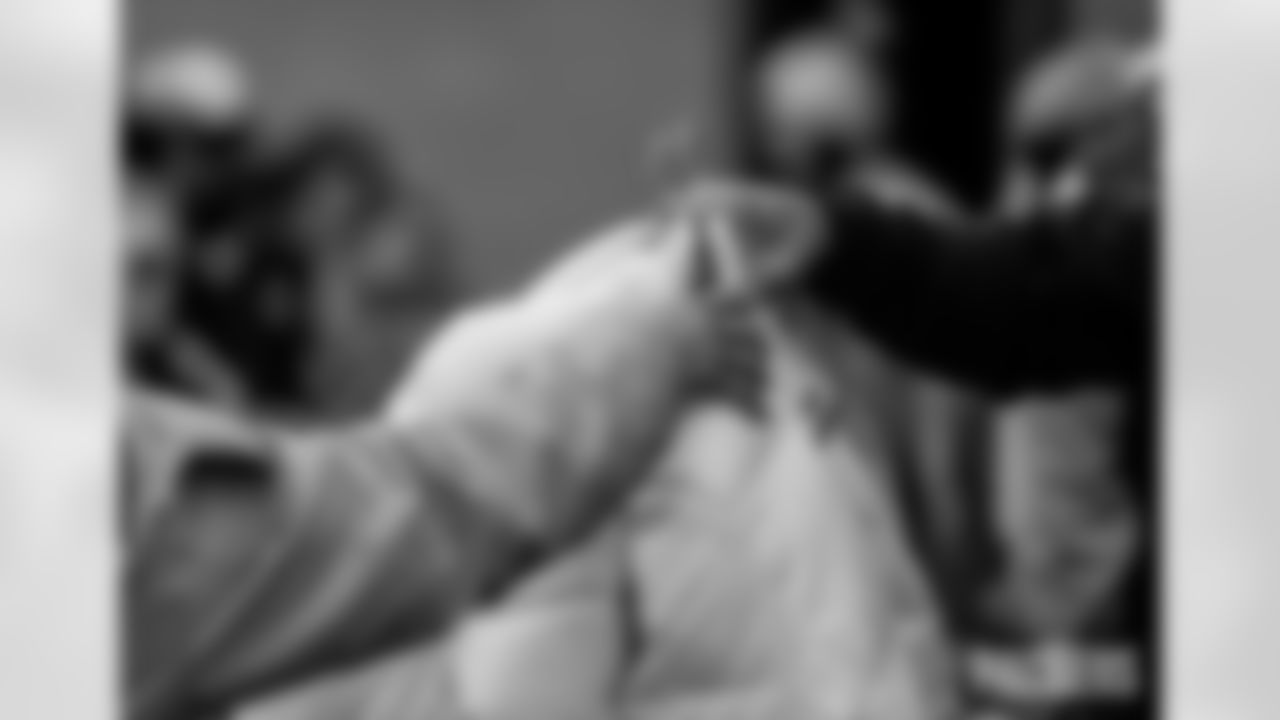 251118_Hands of Love coat drive_ES_01680