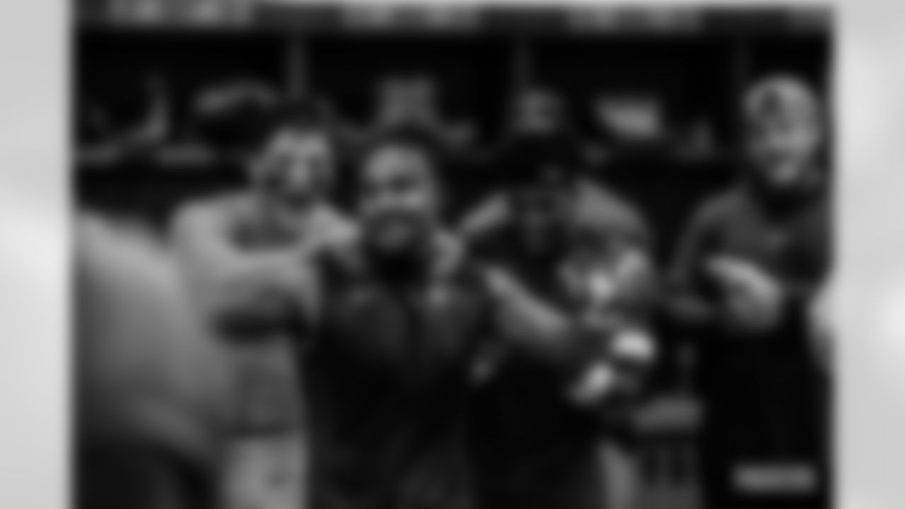 231105-ES-LockerRoom-14