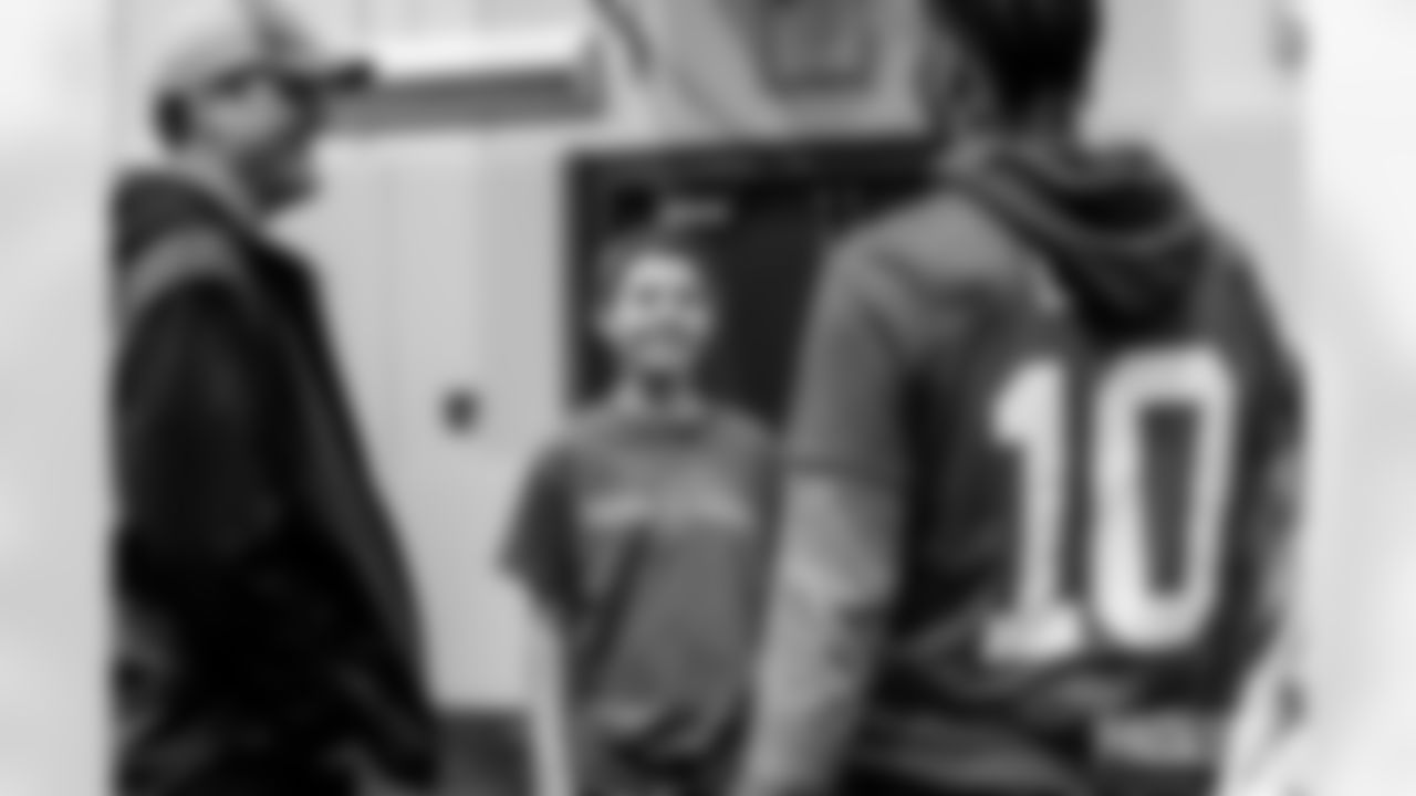 251101_Make a Wish at Practice_ES_02099