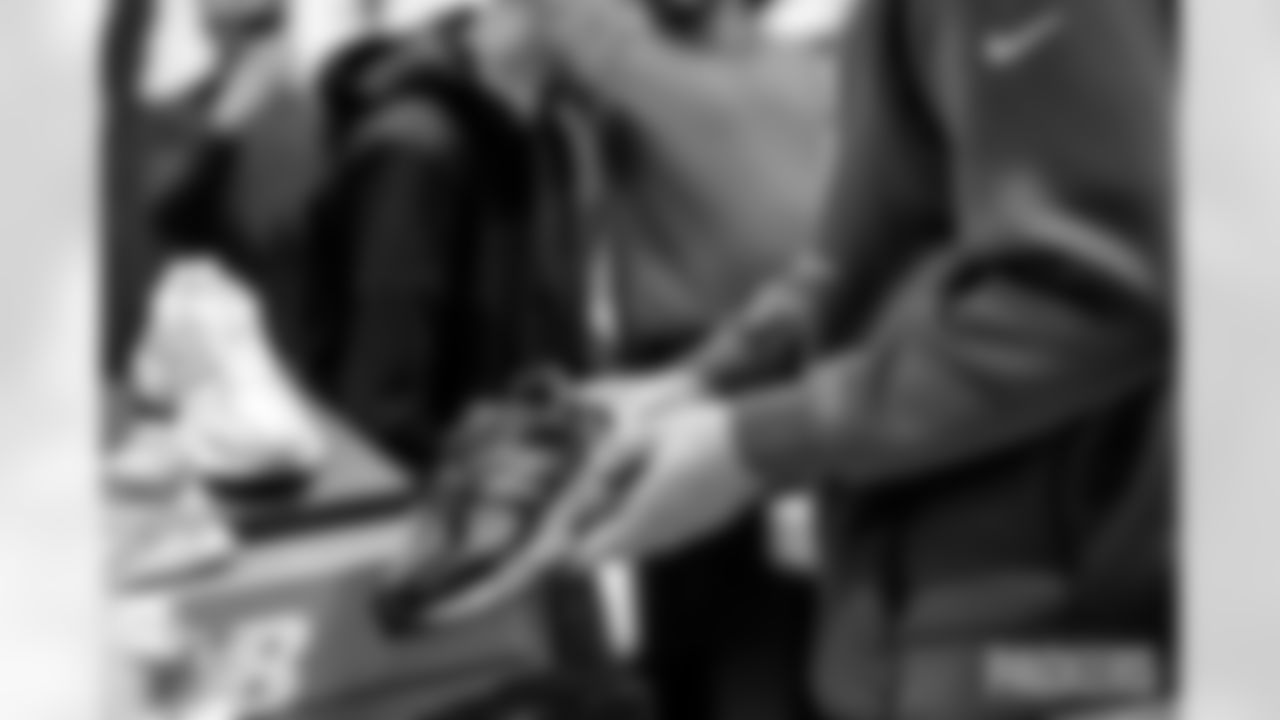 251202_Shop with a Pro_ES_00555