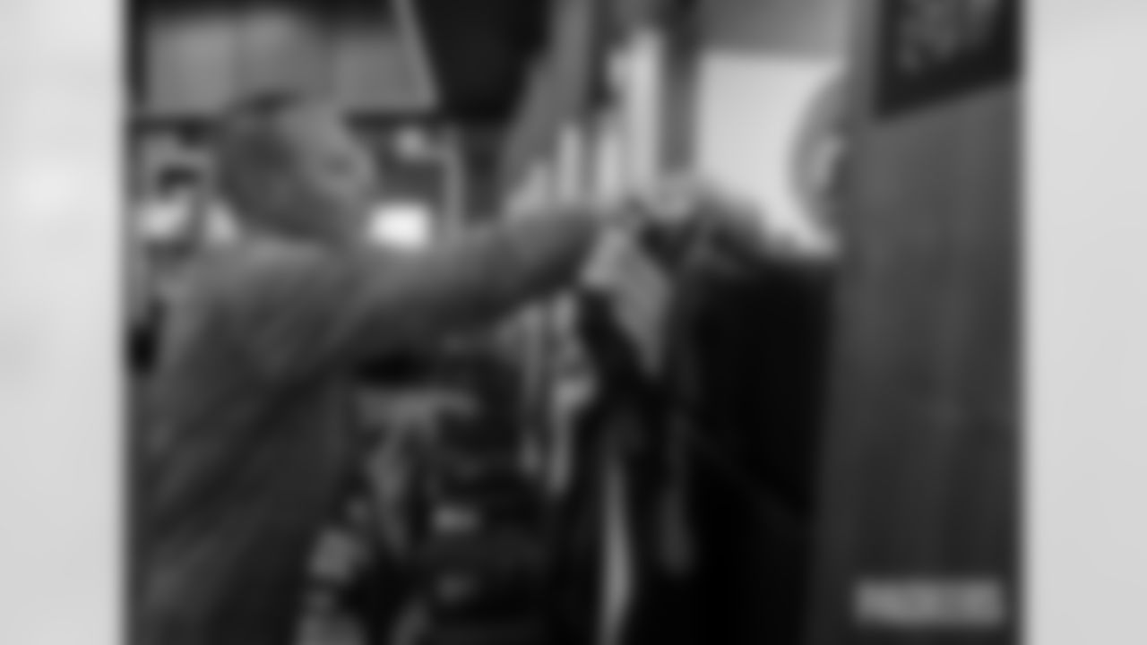251012-locker-room-bobber-009