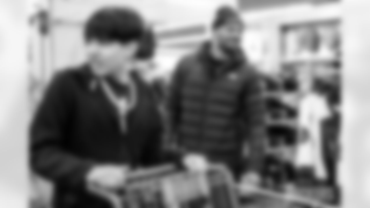 251208_Meijer Shopping_MM_0203