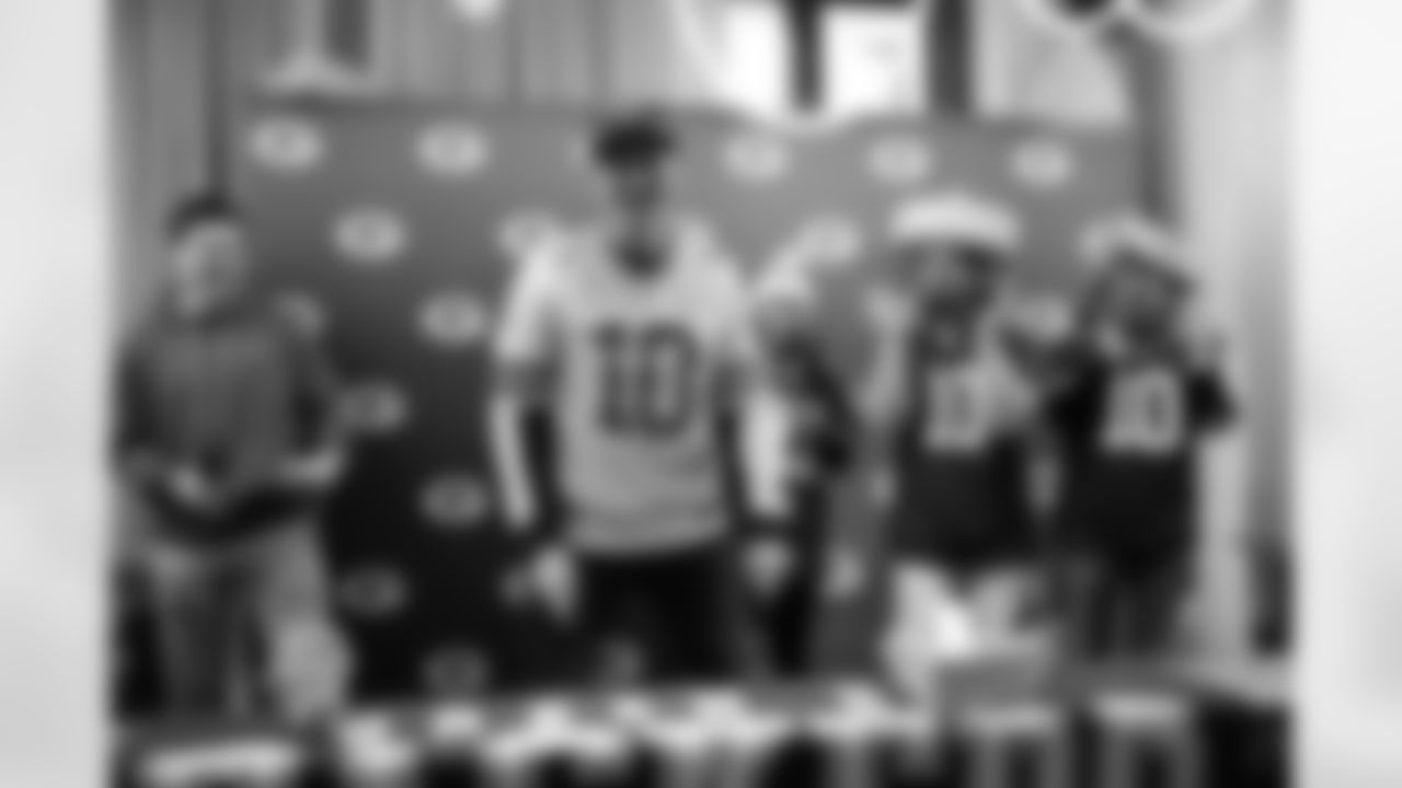 091125_GreenBayPackersHuddleBRLO_DD_13