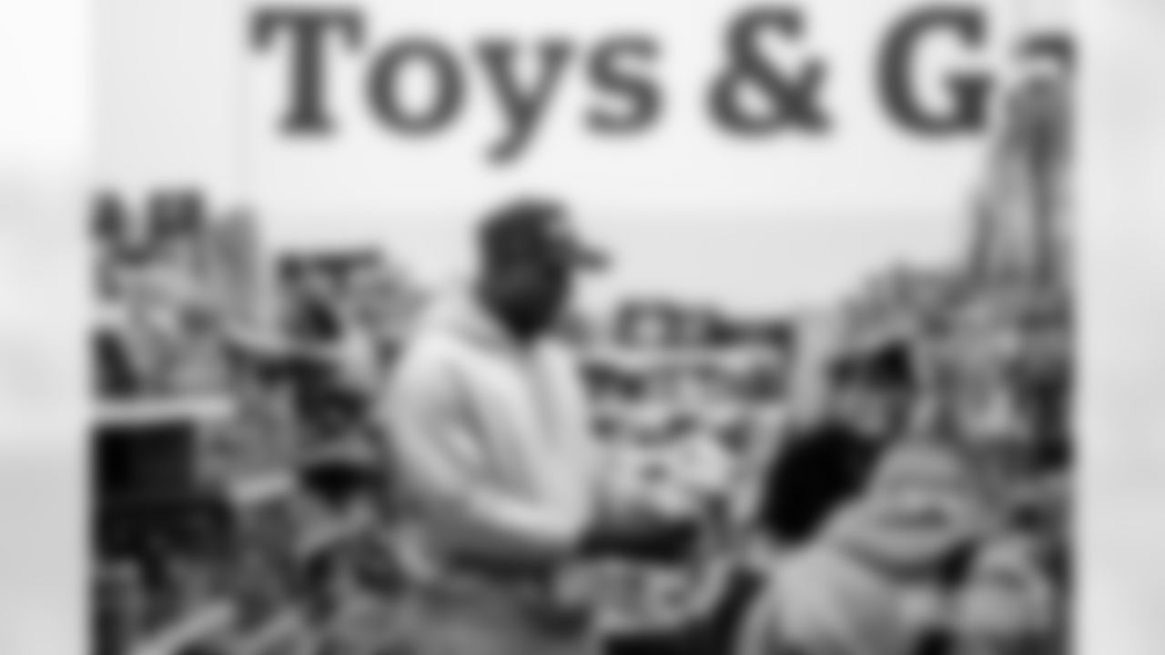 241210-Meijer-Shopping-A-EP-004