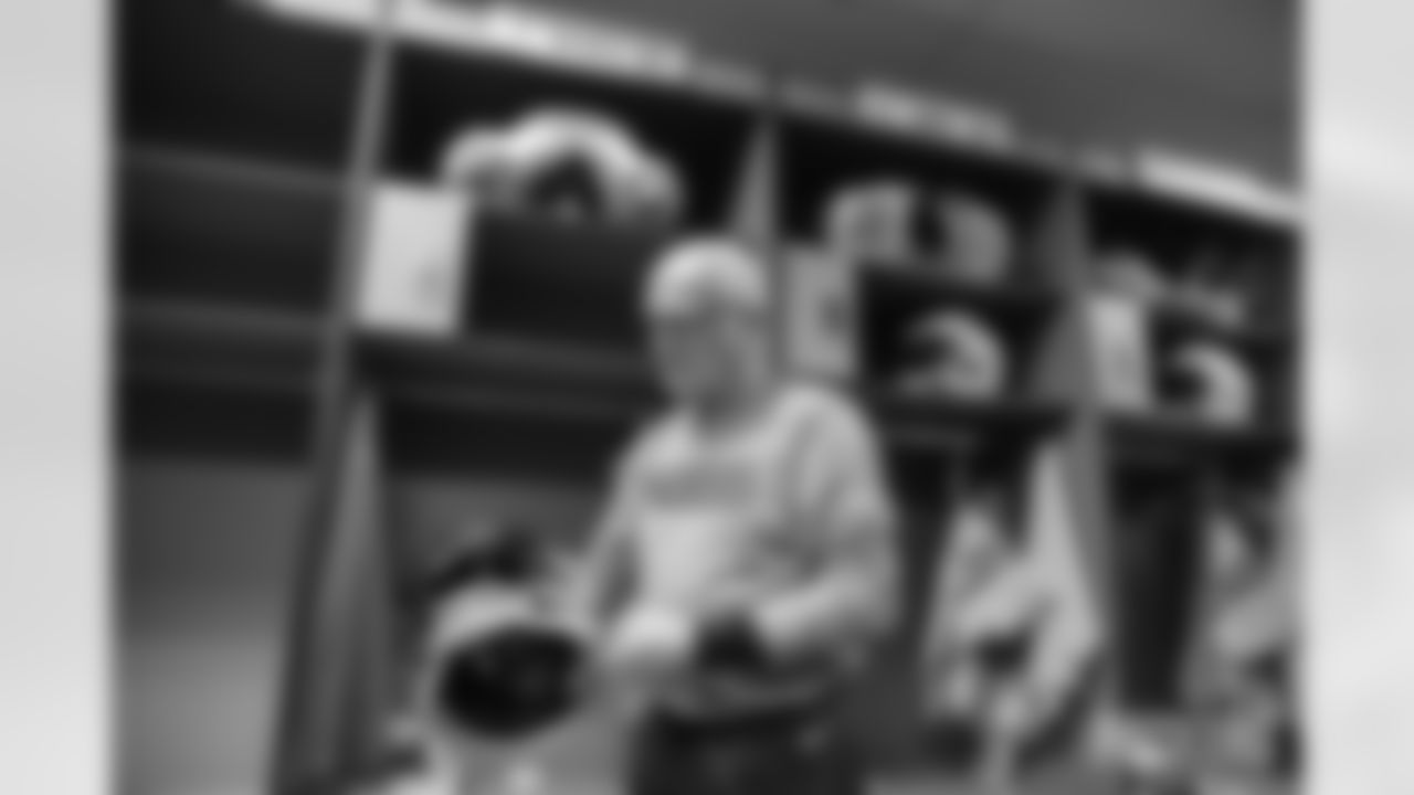240120-locker-room-photos-batch-1-hudy27