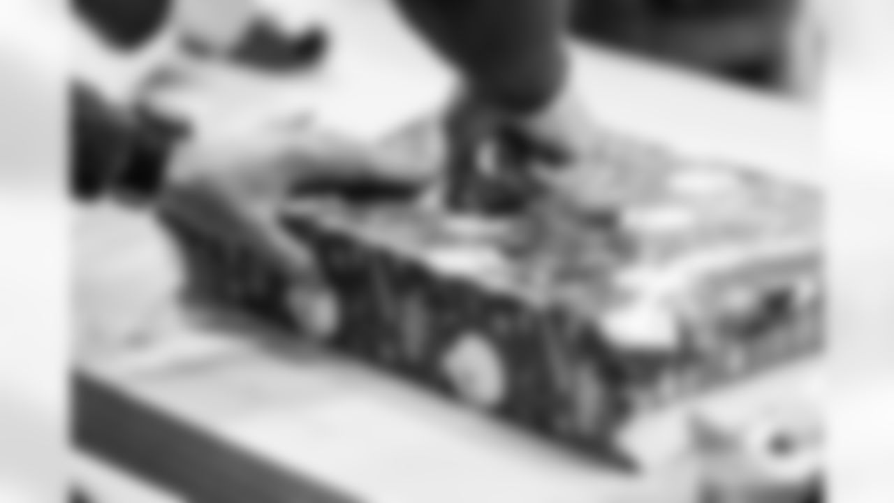 251222_Edgerrin Cooper Toy Drive_MM_0206