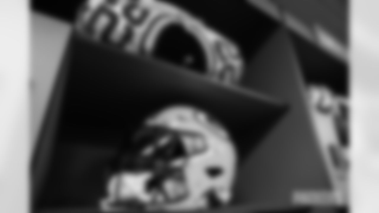 240120-locker-room-photos-batch-1-hudy22