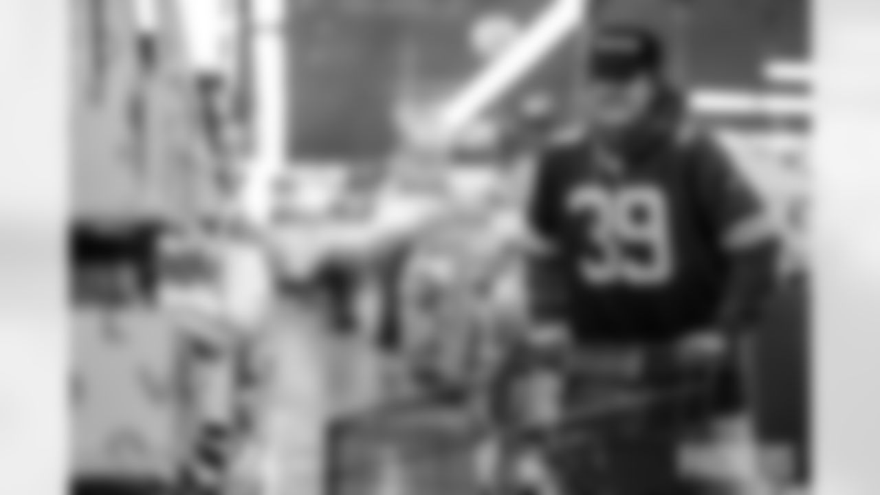 251209_Meijer Shopping_MM_0159