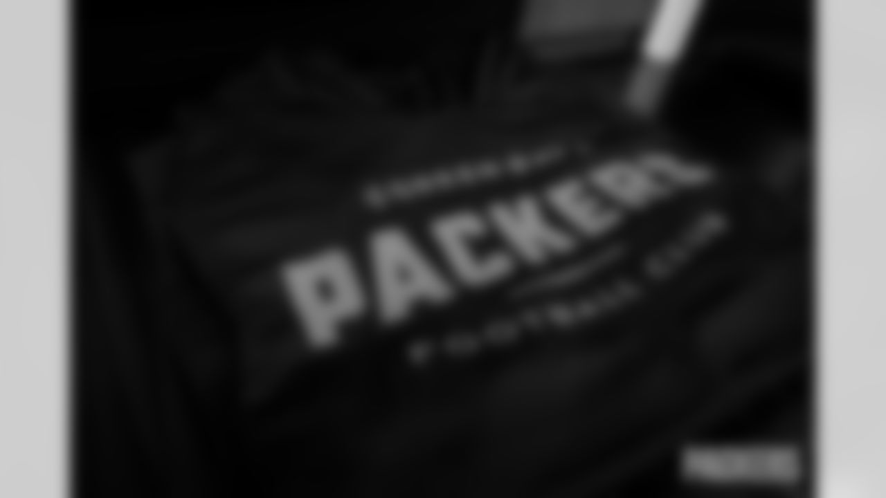 251102-packers-panthers-locker-bobber-005