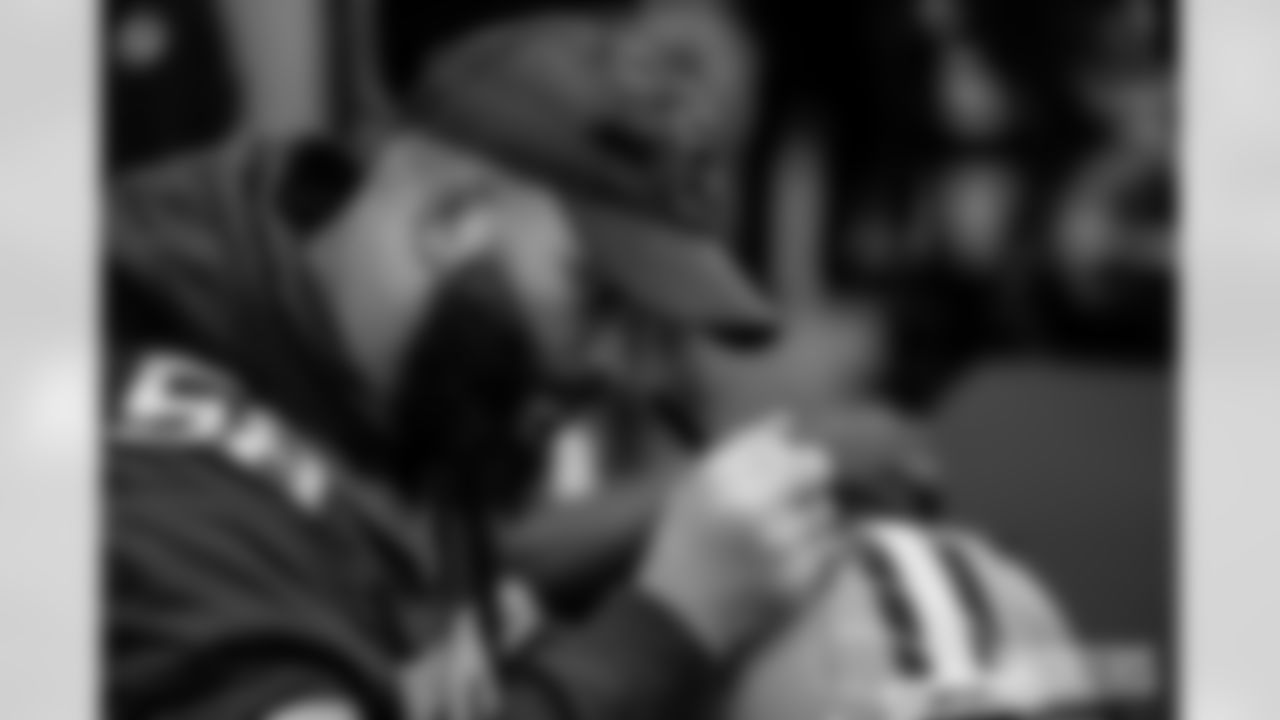 251117_Salvation Army autograph signing_ES_00010