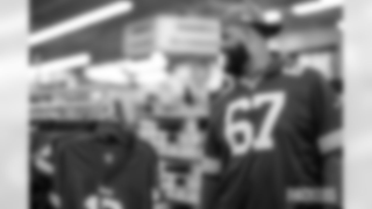 251209_Meijer Shopping_MM_0375