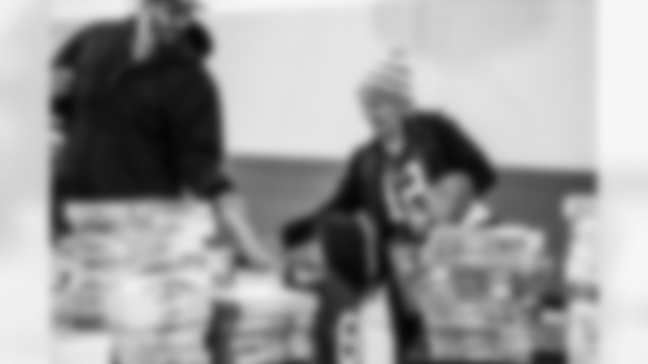 251222_Edgerrin Cooper Toy Drive_MM_0203