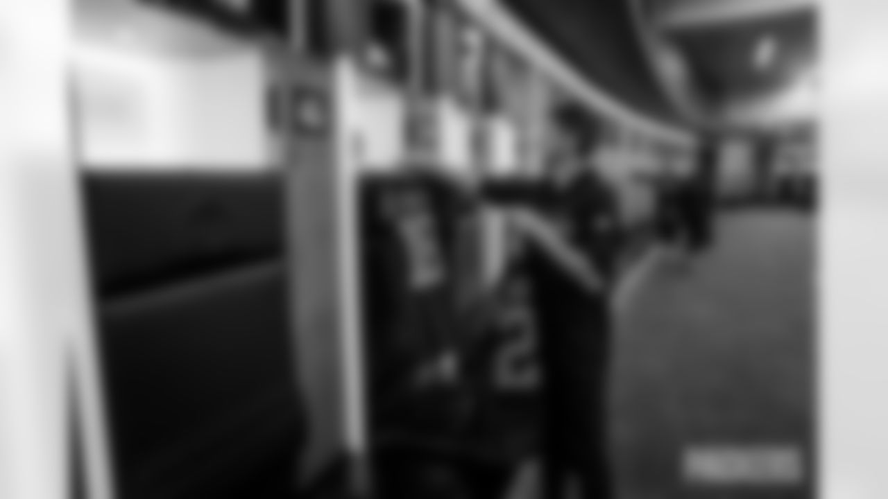 251102-packers-panthers-locker-bobber-014