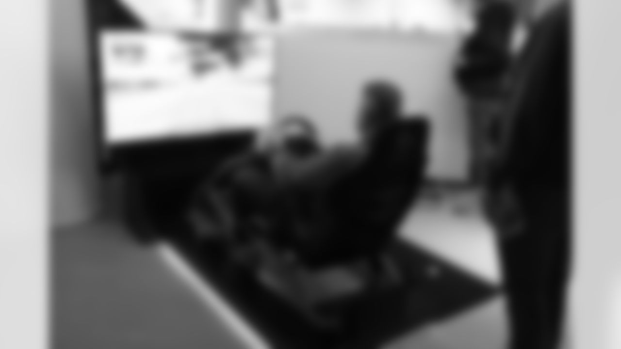 081125_GreenBayPackersHuddleLVL_SR_23