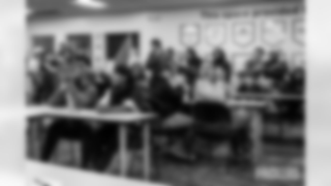 251118_Micah Parsons Boys and Girls Club Visit_MM_0041