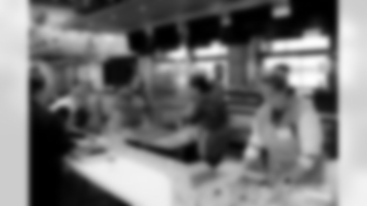 231122-thanksgiving-edits-martens13