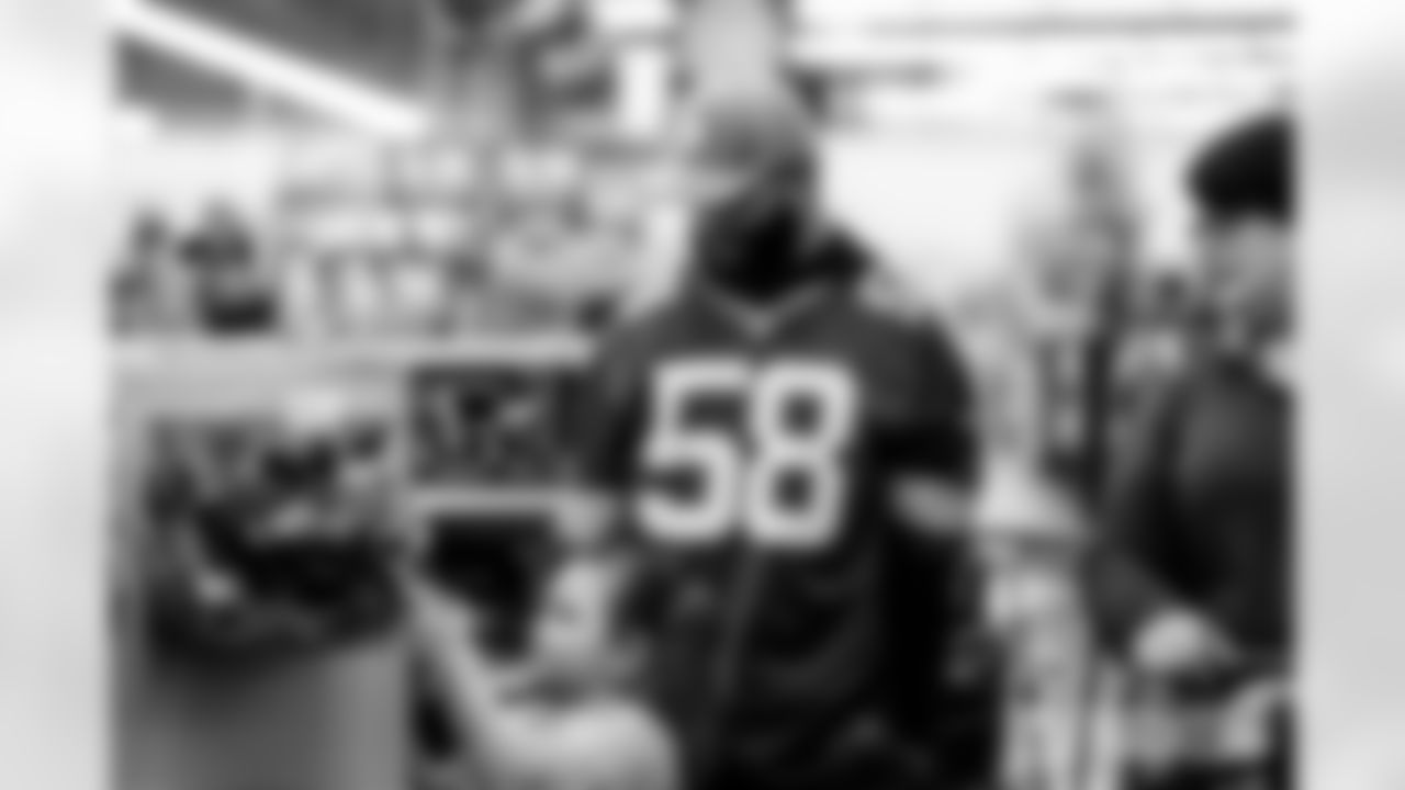 241210-Meijer-Shopping-A-EP-005