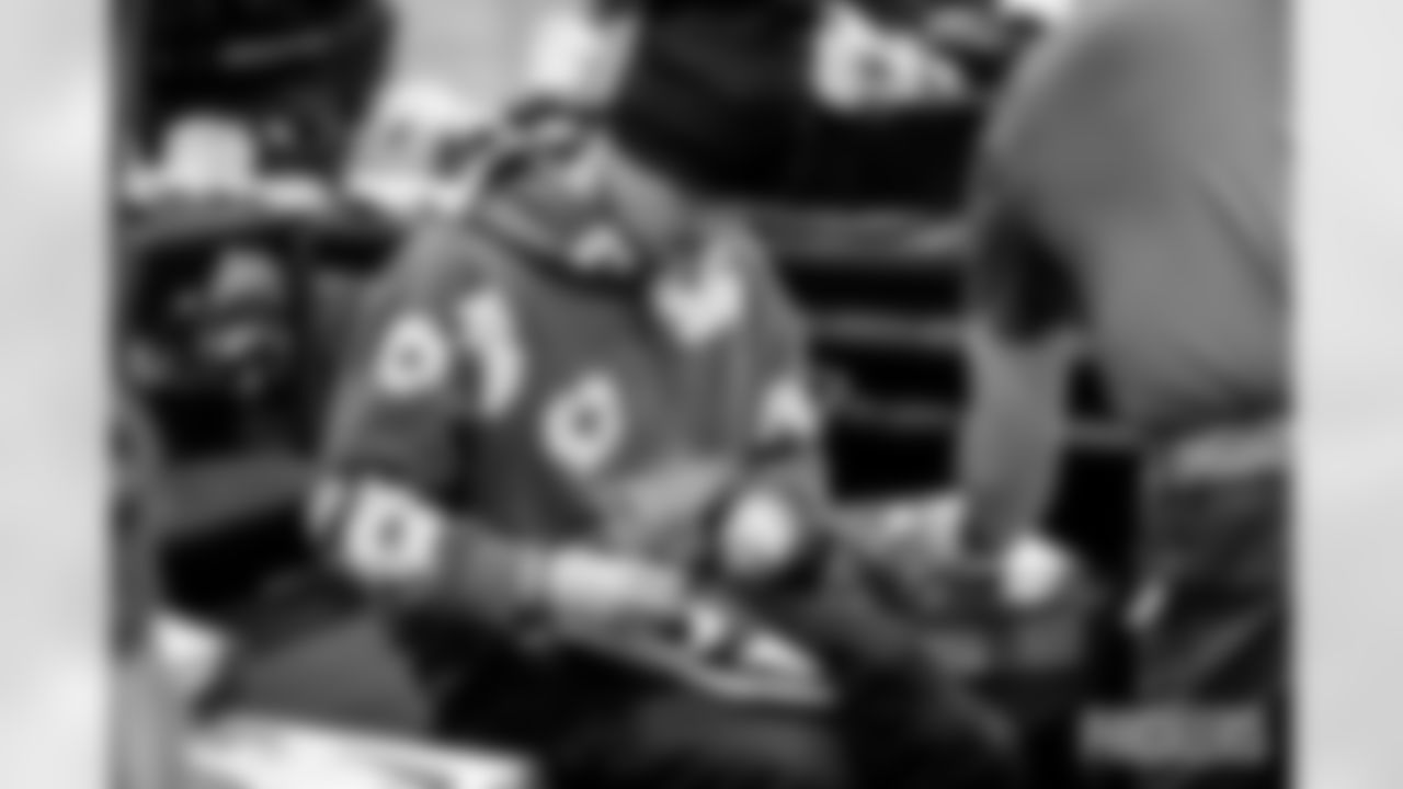 251202_Shop with a Pro_ES_00821