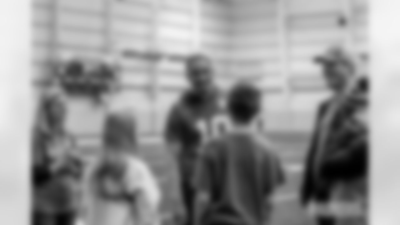 251101_Make a Wish at Practice_ES_02077