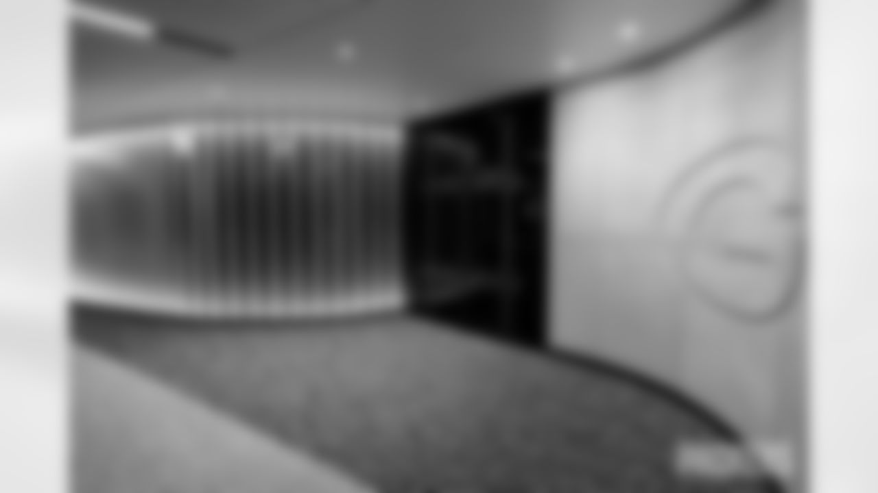 250722-LockerRoom-ES-052