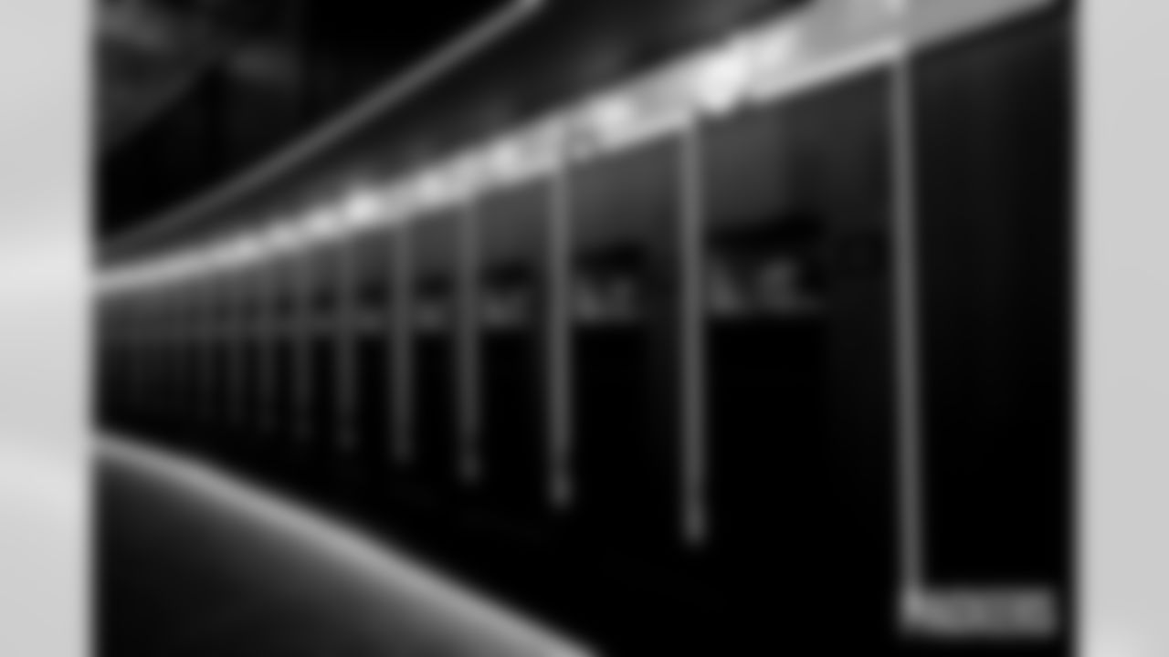 250722-LockerRoom-ES-048