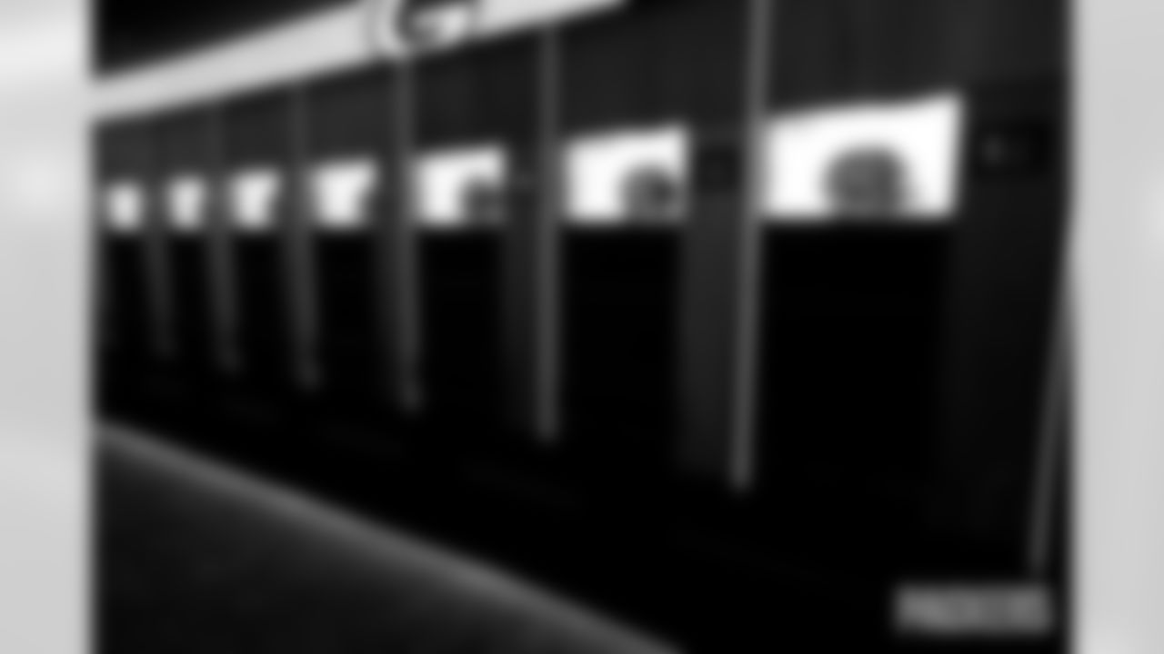 250722-LockerRoom-ES-017