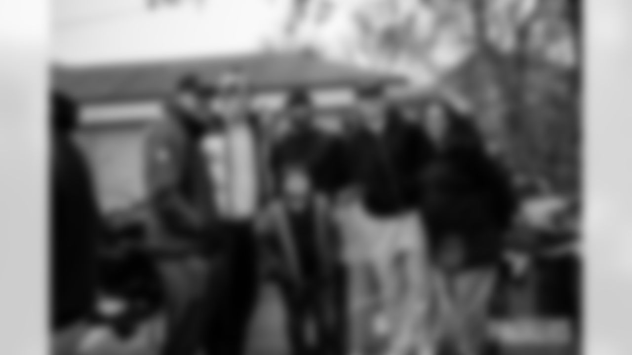 251118_Hands of Love coat drive_ES_00712