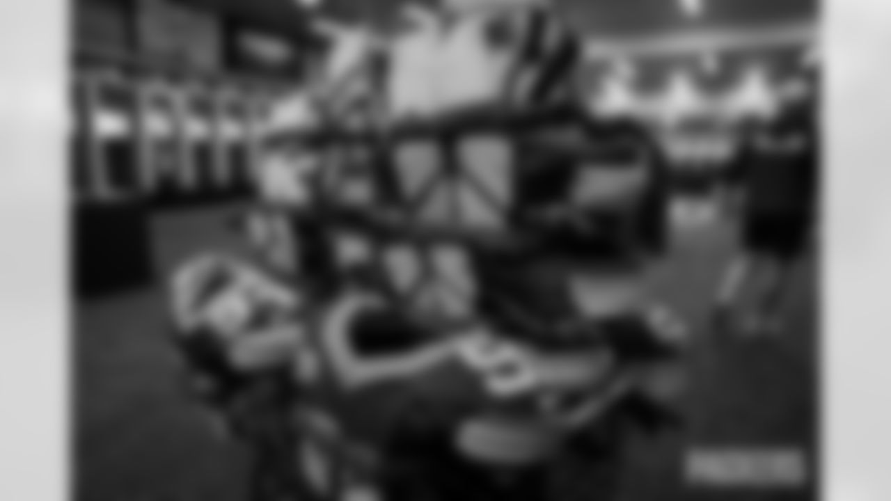 251012-locker-room-bobber-010