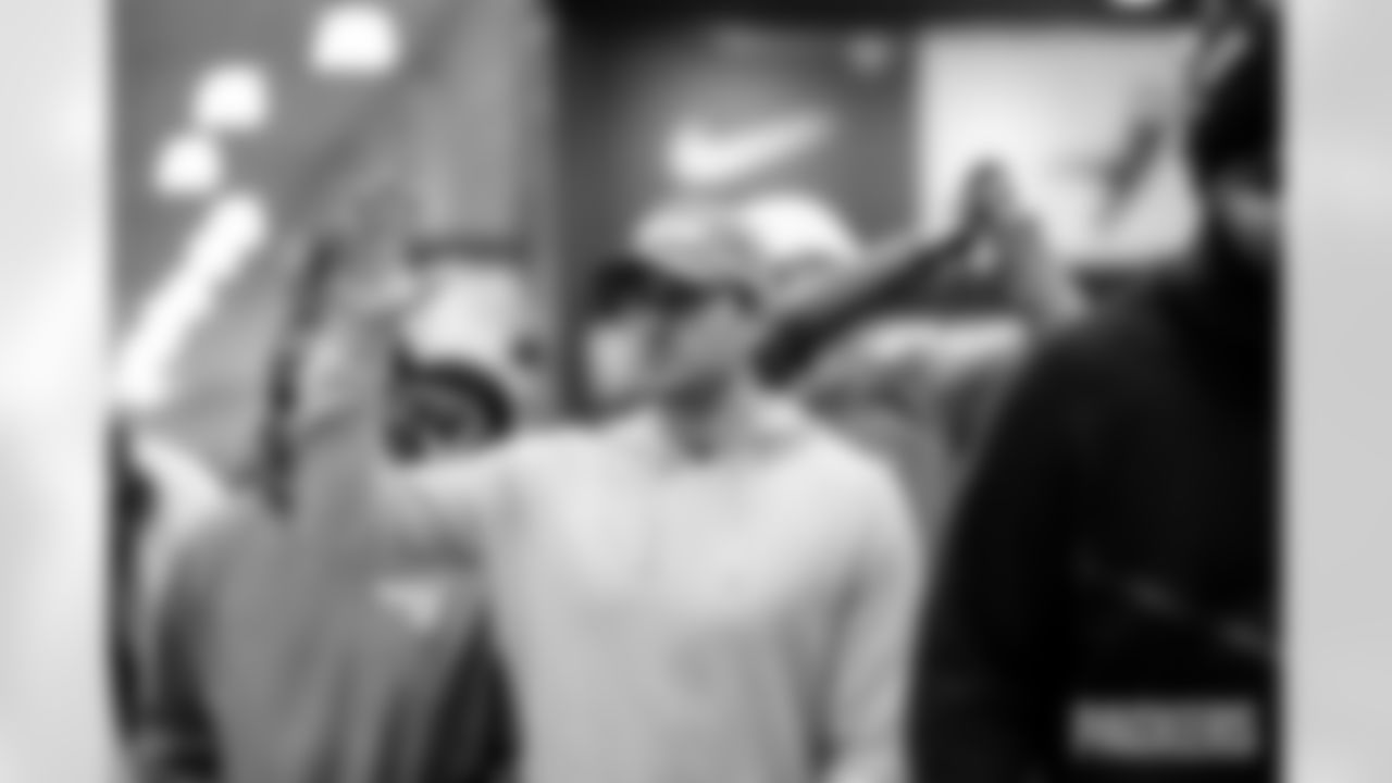 251202_Shop with a Pro_ES_00171