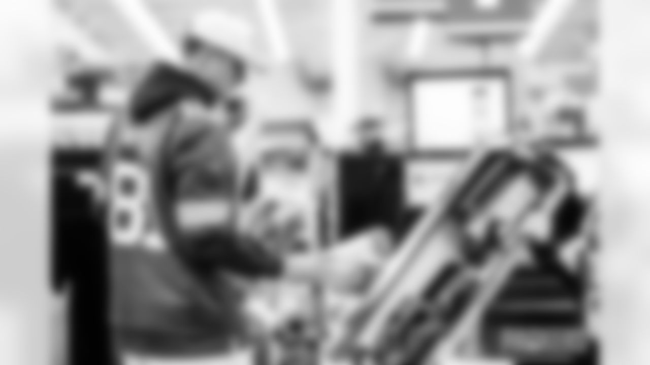 251201_Salvation Army autograph signing_MM_1785