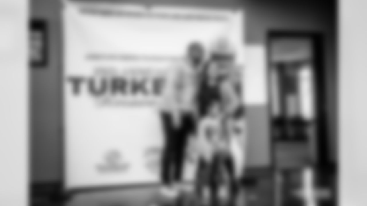 231113-EP-TurkeyGiveaway-15