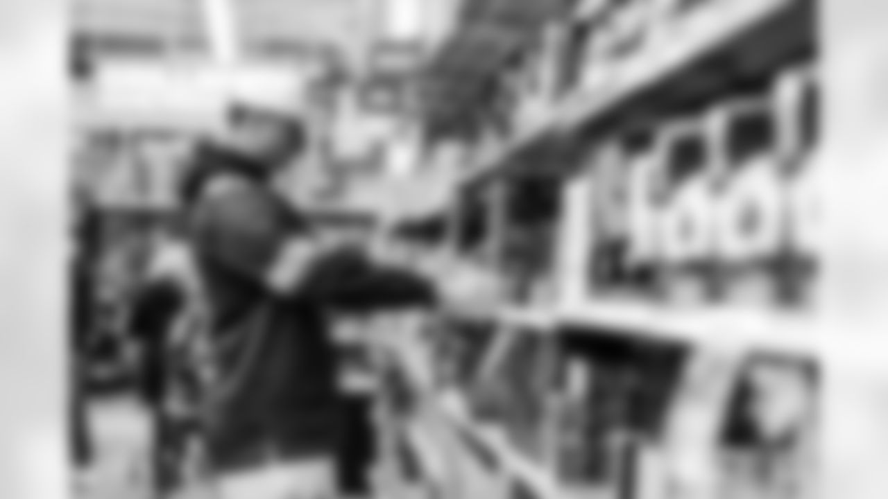 251201_Salvation Army autograph signing_MM_1083