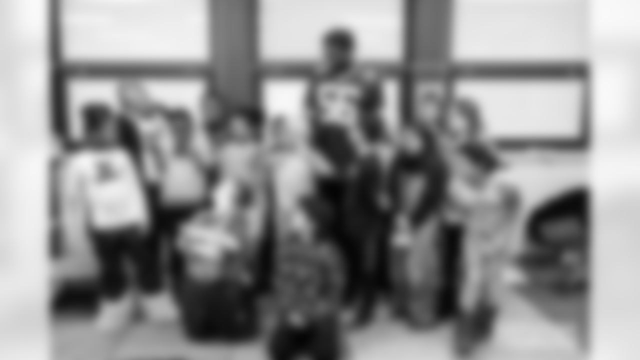 251222_Edgerrin Cooper Toy Drive_MM_0142