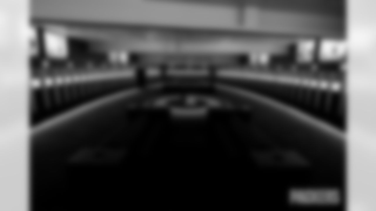 250722-LockerRoom-ES-007