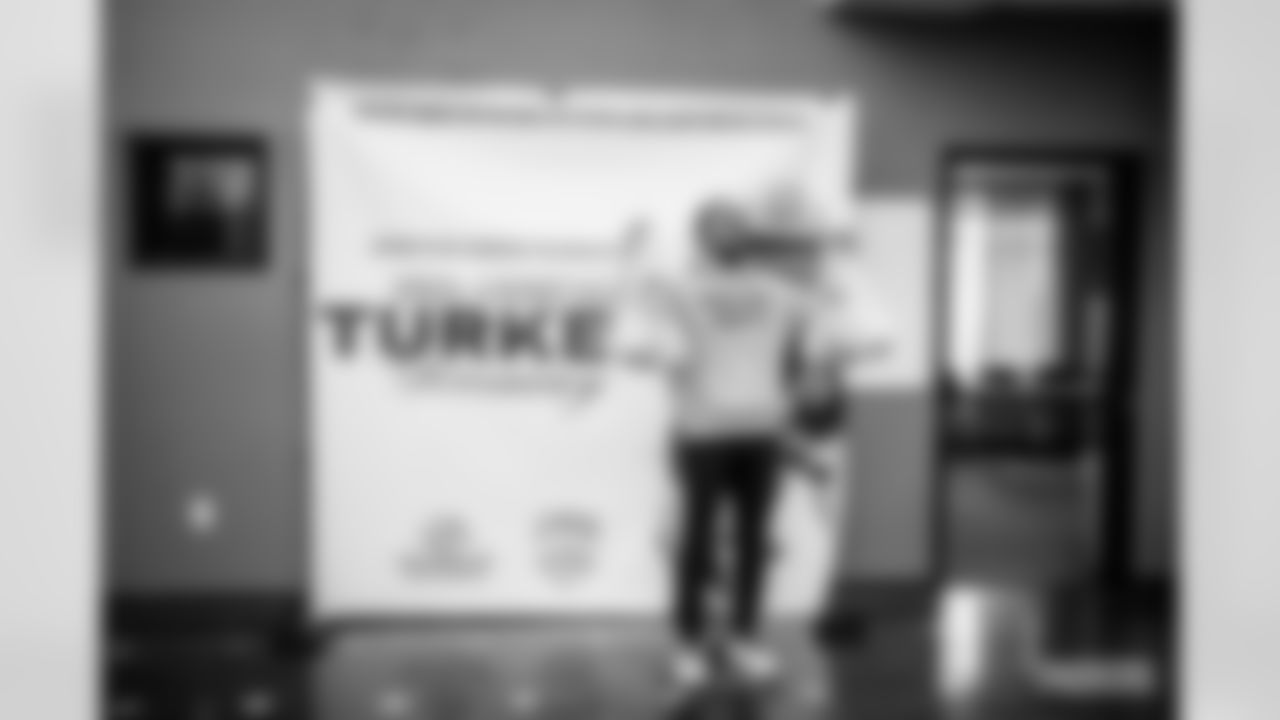 231113-EP-TurkeyGiveaway-17