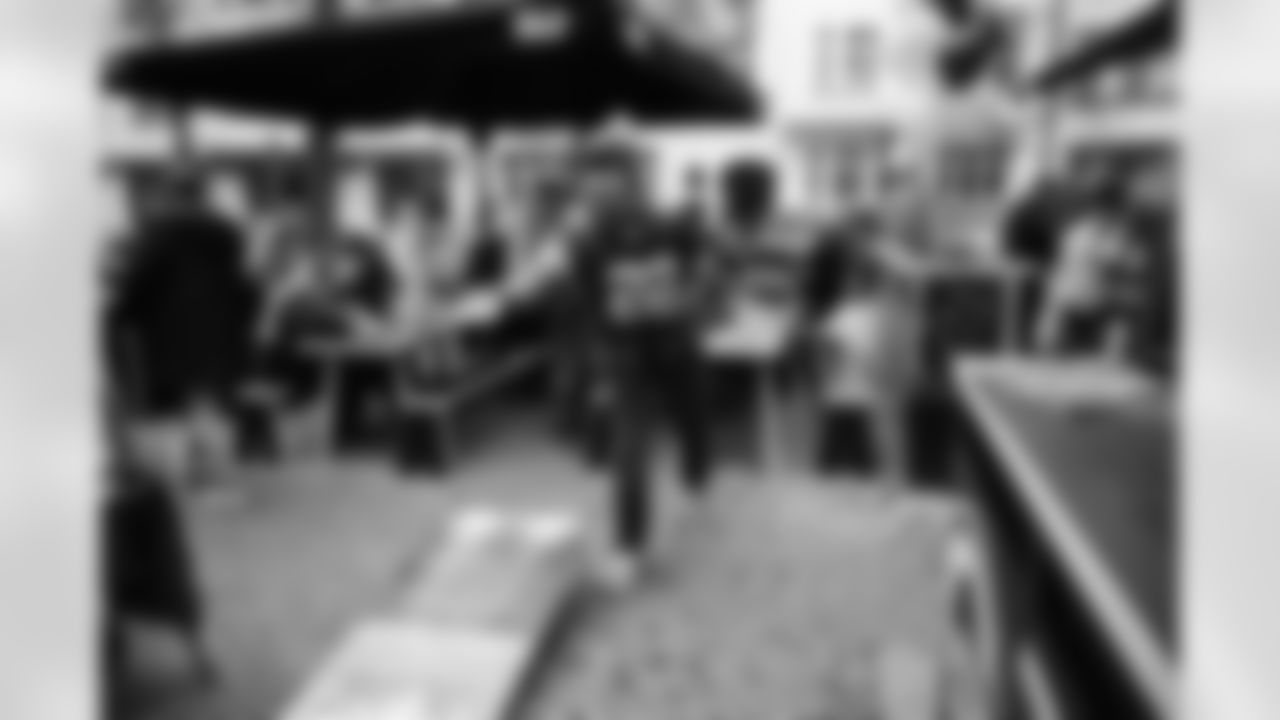 091125_GreenBayPackersHuddleBRLO_DD_01