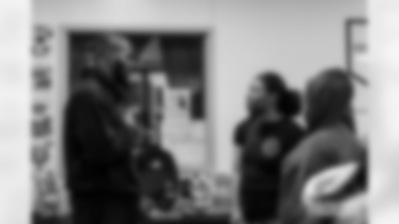 251118_Micah Parsons Boys and Girls Club Visit_MM_0349